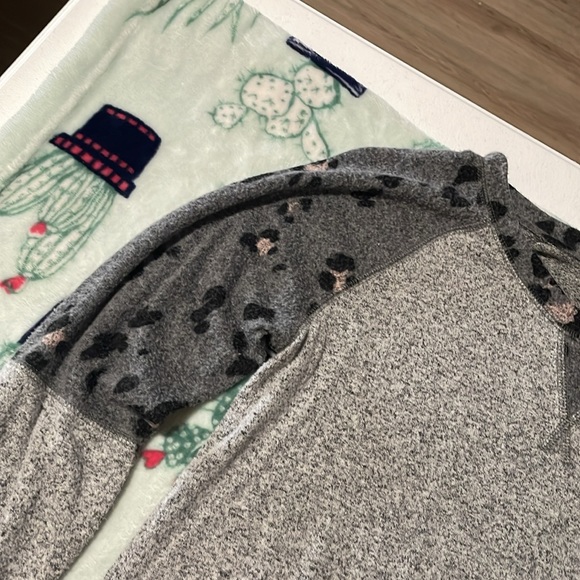 Long sleeve leopard detail shirt - Picture 3 of 6